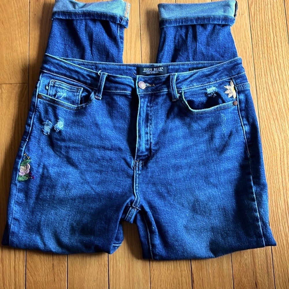 Women’s Judy Blue embroidered blue jeans